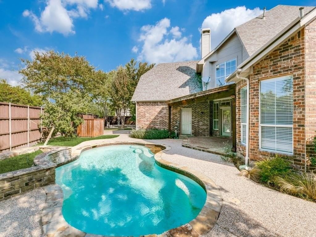 2721 Millwood Dr - Photo 2 of 14