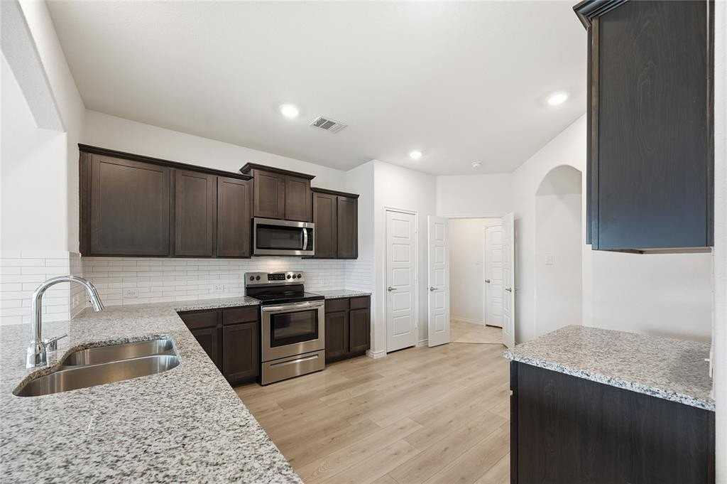 121 Newsom Dr - Photo 2 of 21