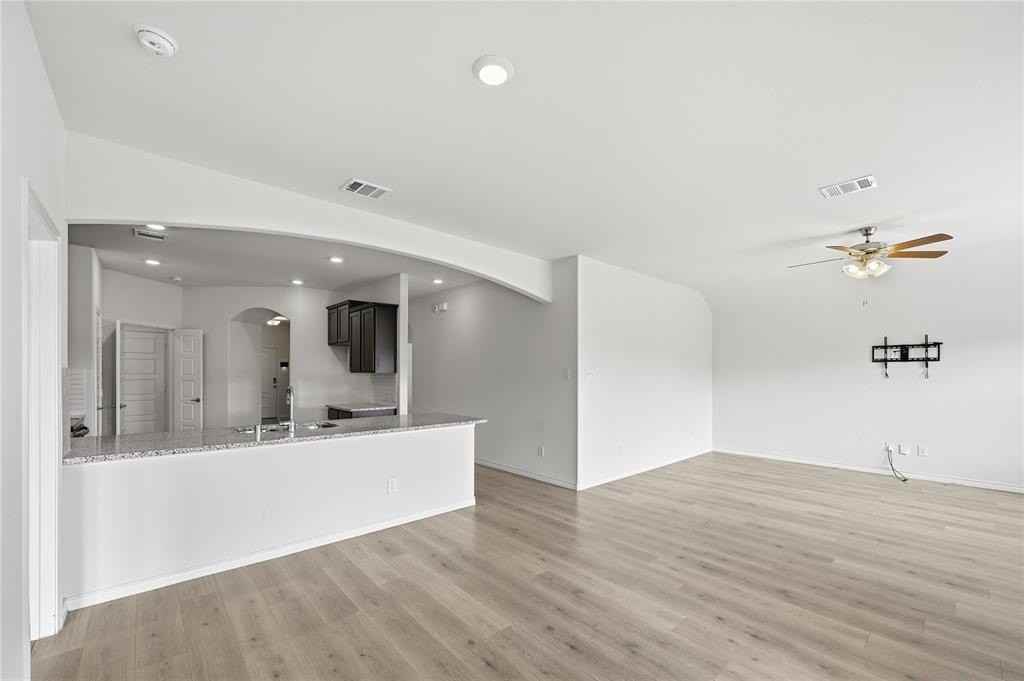 121 Newsom Dr - Photo 3 of 21