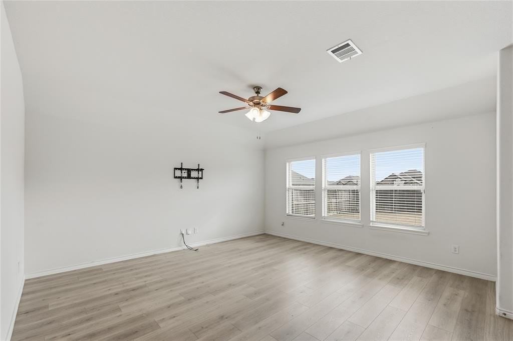 121 Newsom Dr - Photo 4 of 21