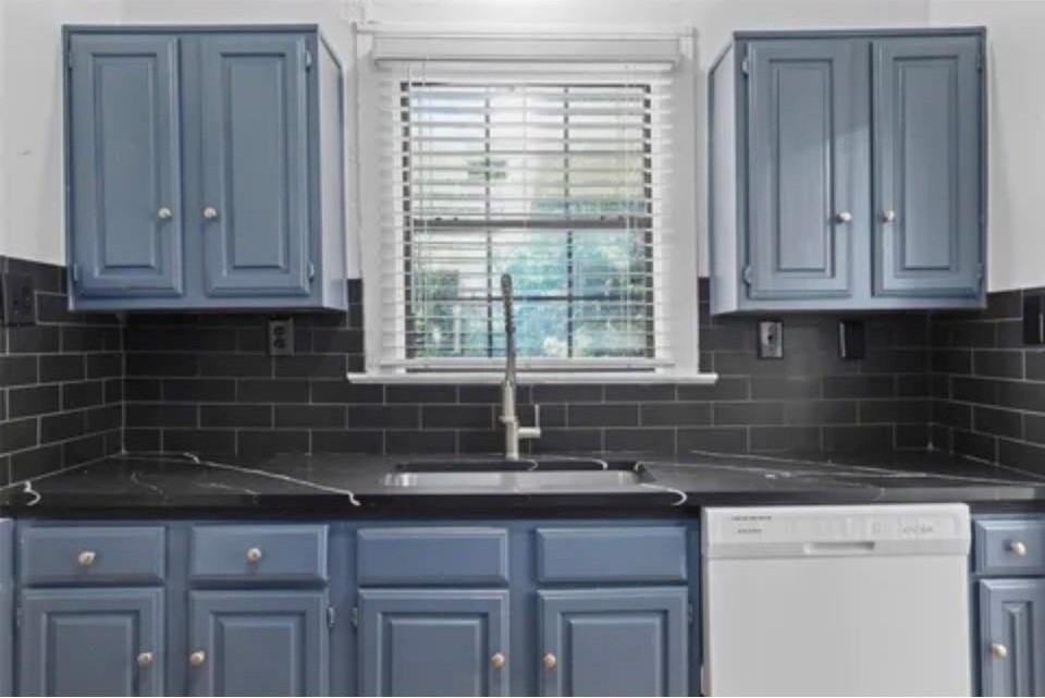 4039 Roswell St - Photo 7 of 12