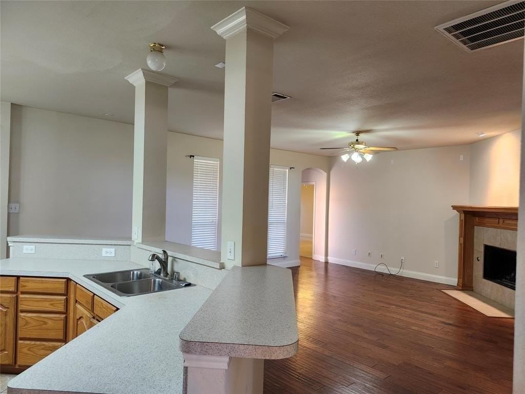 1329 Kingsley Ct - Photo 5 of 13