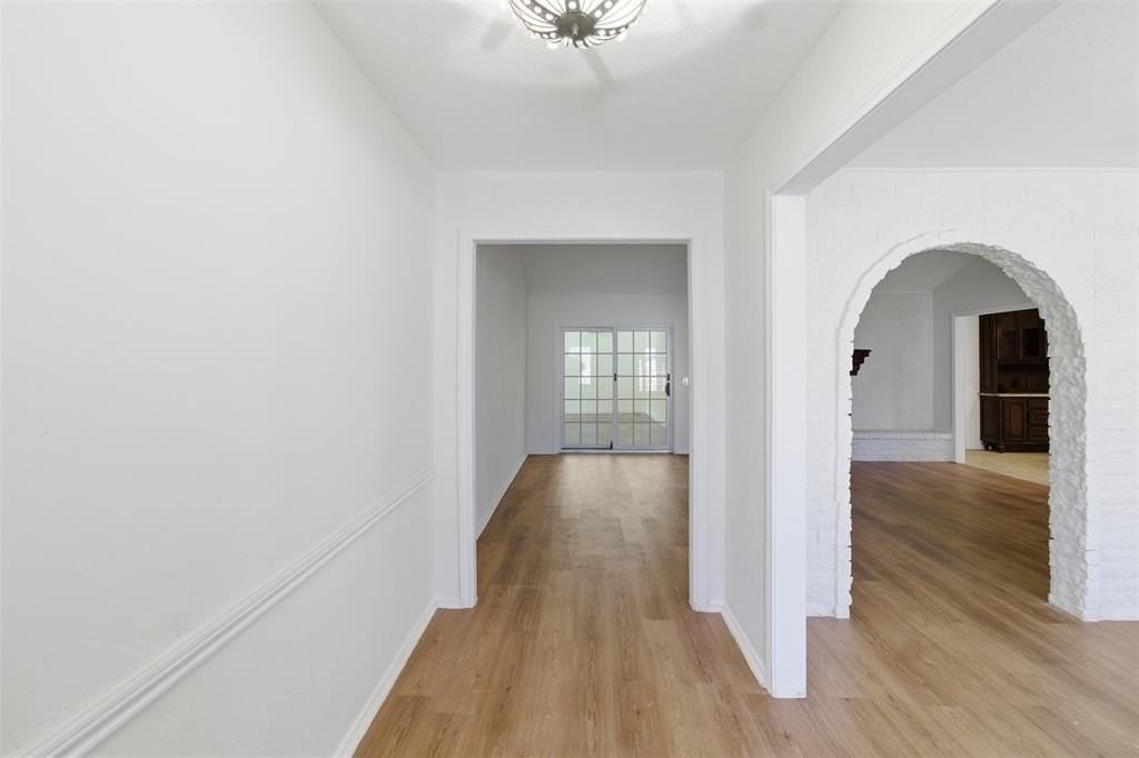 2504 Northcrest Dr - Photo 5 of 40