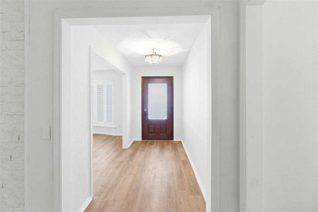 2504 Northcrest Dr - Photo 6 of 40