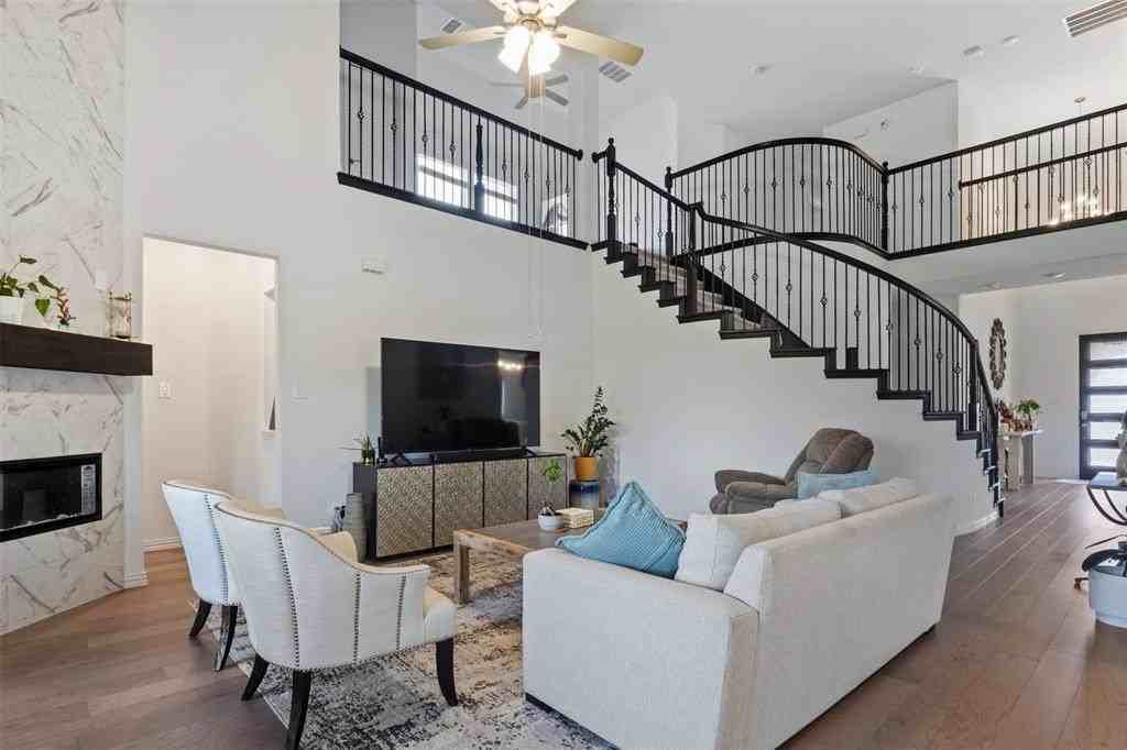 1209 Seurat Ct - Photo 3 of 33