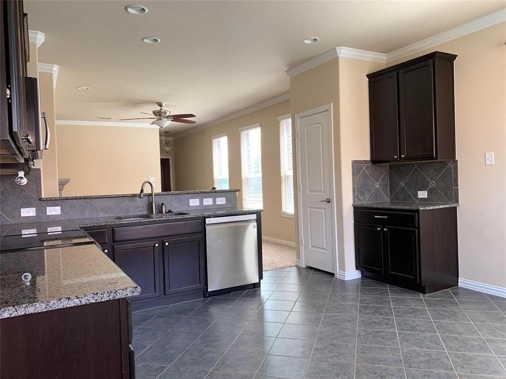 15909 Crosslake Ct - Photo 4 of 15