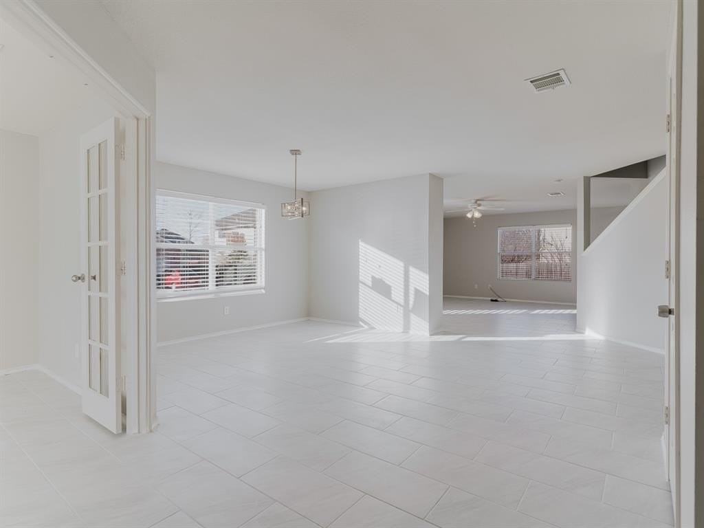 4901 Thorn Hollow Dr - Photo 2 of 20