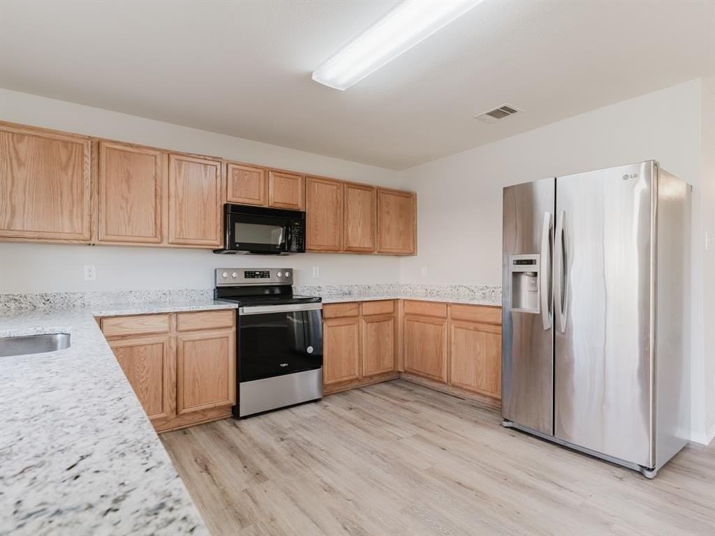 4901 Thorn Hollow Dr - Photo 5 of 20