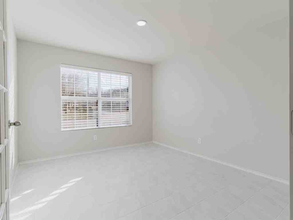 4901 Thorn Hollow Dr - Photo 7 of 20