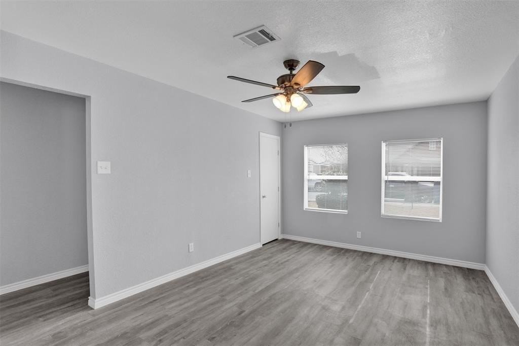 219 Loma Dr - Photo 3 of 23