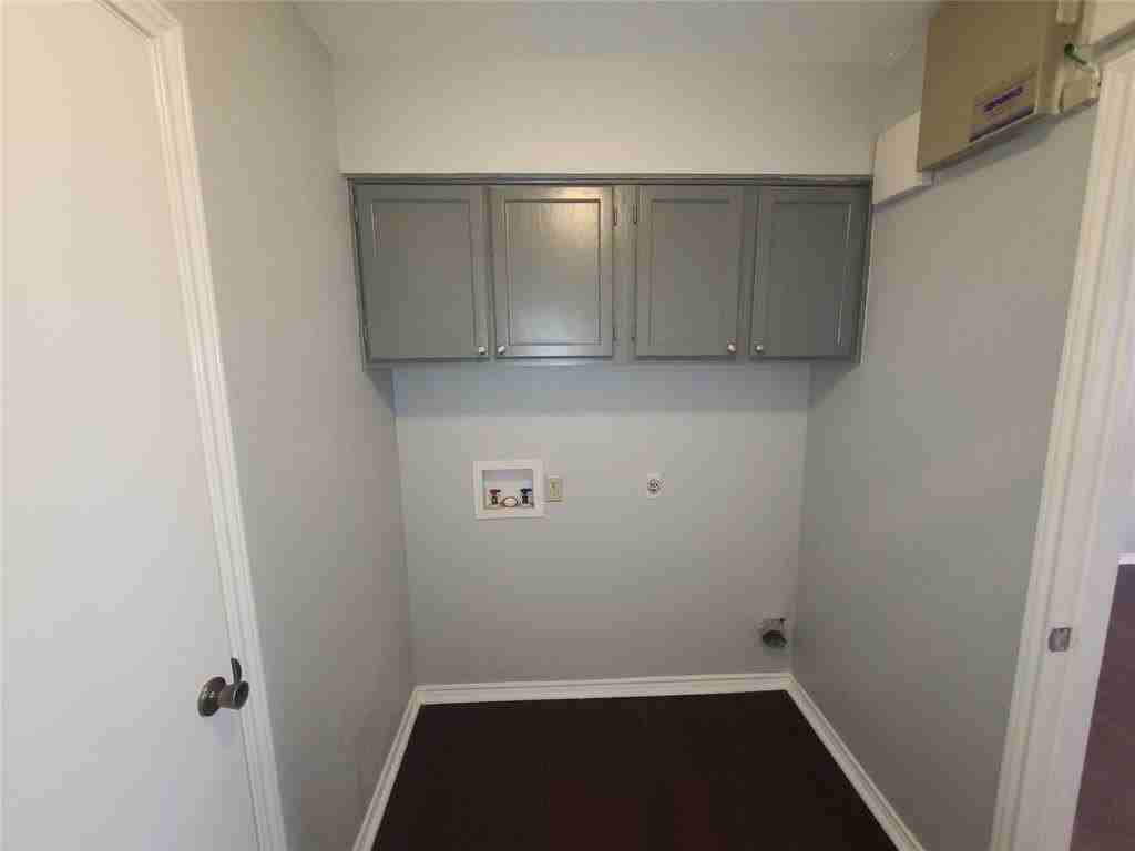 2442 Hallmark St - Photo 3 of 40