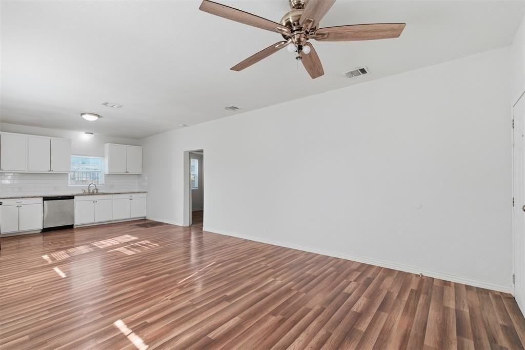 507 S Scullin Ave - Photo 3 of 25