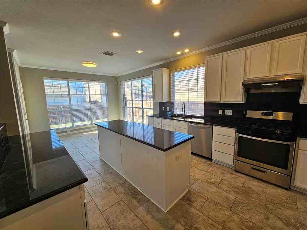 6805 Westover Dr - Photo 5 of 39