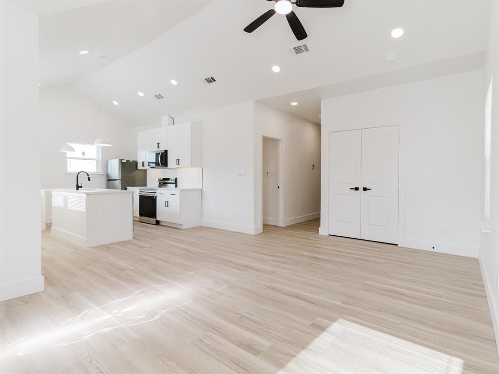 1007 Strickland St - Photo 2 of 21