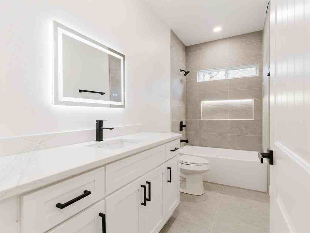 1007 Strickland St - Photo 3 of 21