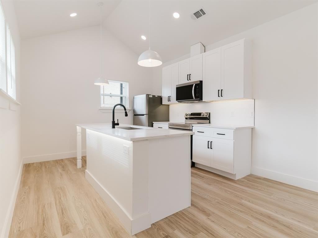 1007 Strickland St - Photo 4 of 21