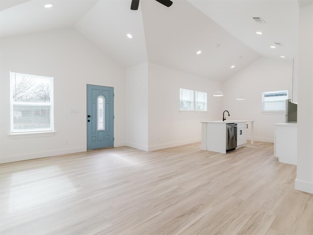 1007 Strickland St - Photo 5 of 21