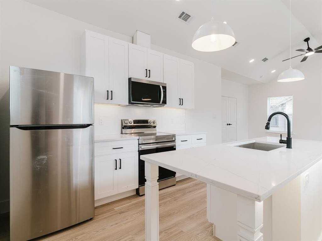 1007 Strickland St - Photo 6 of 21