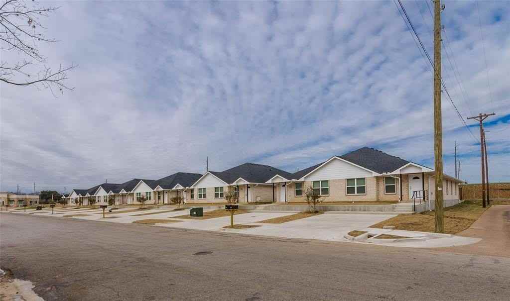 1016 Biloxi Dr - Photo 3 of 31