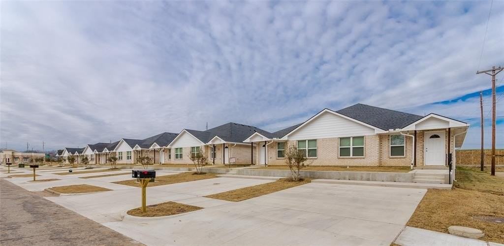 1016 Biloxi Dr - Photo 5 of 31