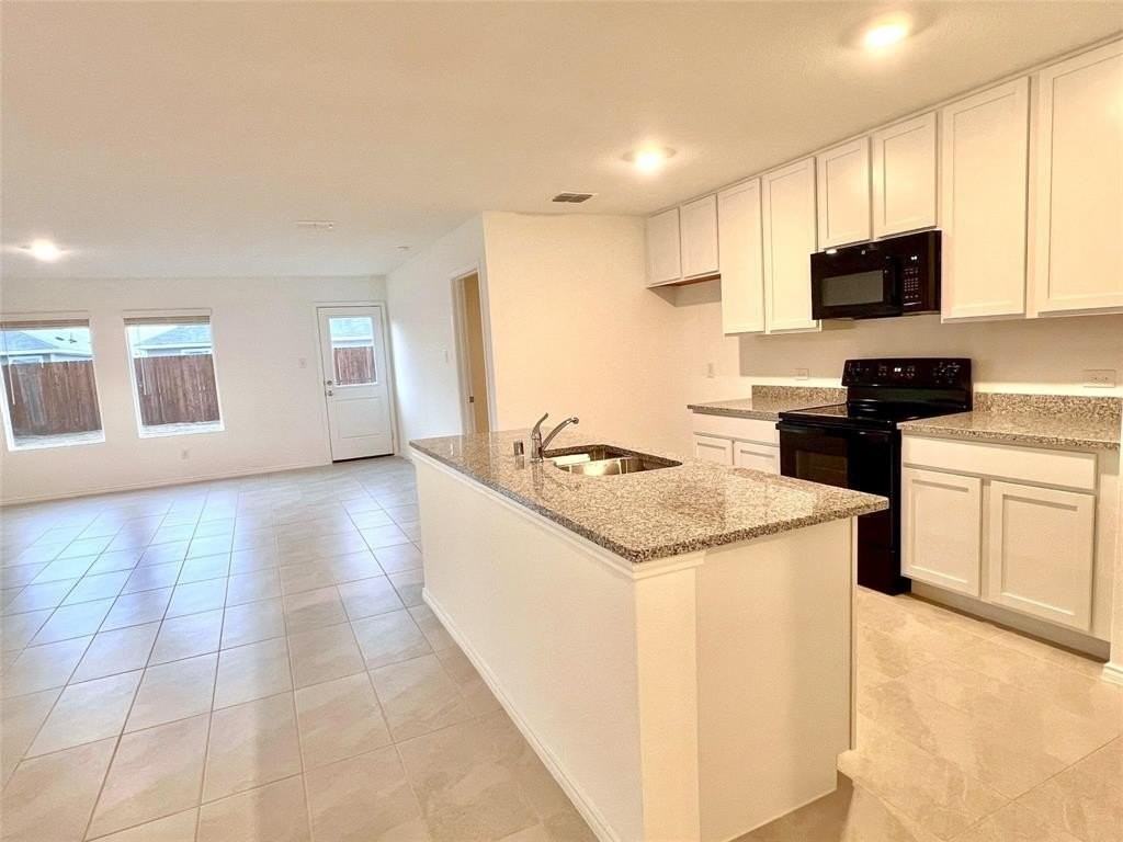 326 Ashbrook Way - Photo 3 of 16