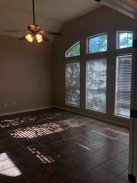 3209 White Oaks Dr - Photo 7 of 18