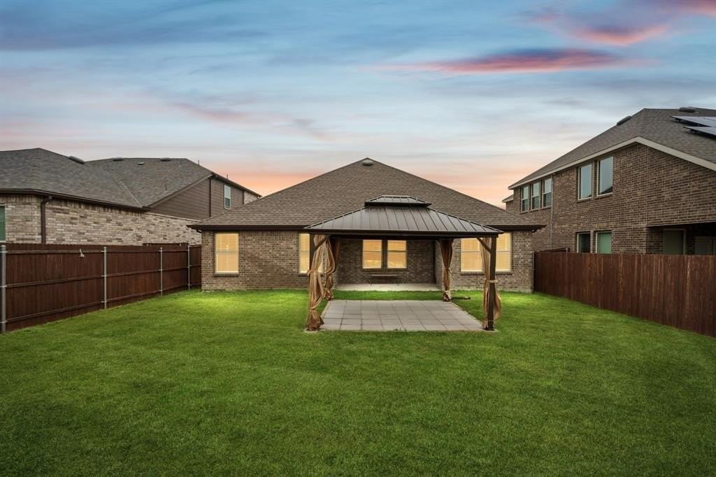 907 Marigold St - Photo 2 of 26