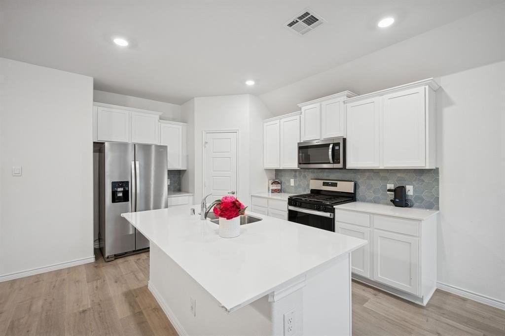 907 Marigold St - Photo 3 of 26