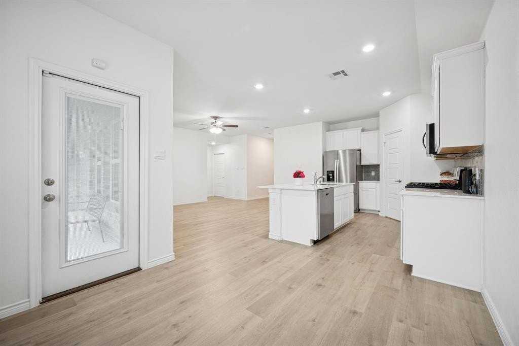 907 Marigold St - Photo 6 of 26