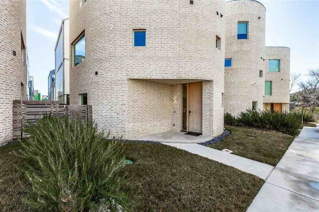 308 Blackland Ct - Photo 2 of 26