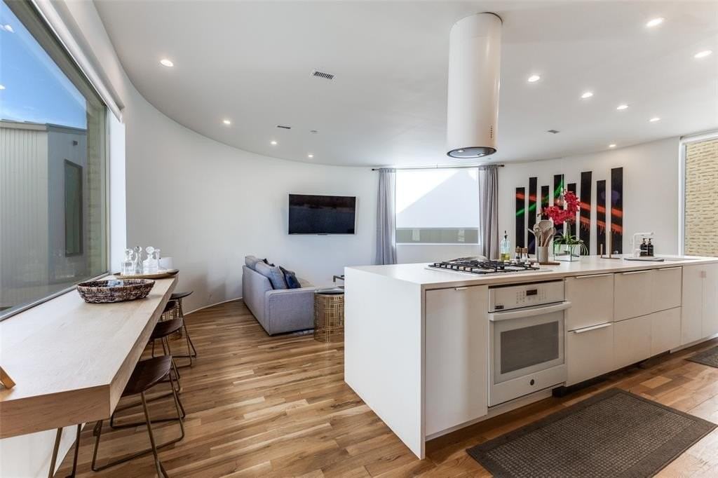 308 Blackland Ct - Photo 5 of 26