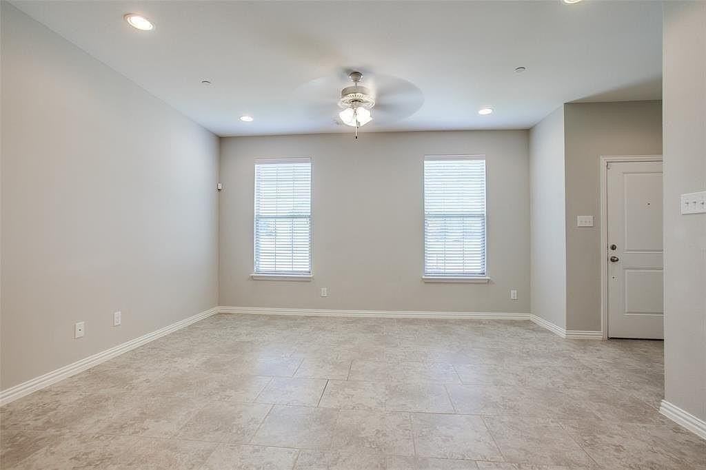 1946 Timber Oaks Dr - Photo 3 of 24