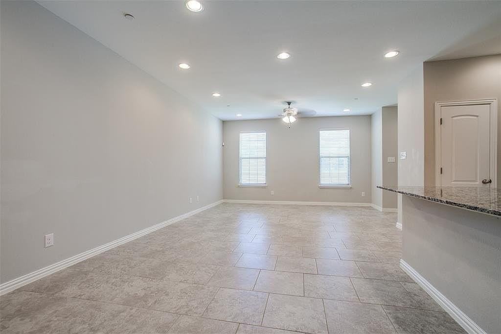 1946 Timber Oaks Dr - Photo 4 of 24