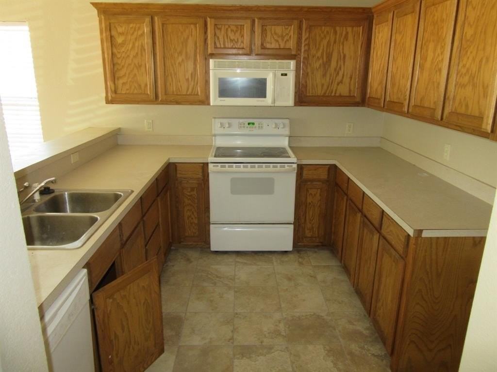 4528 Cole Dr - Photo 3 of 7