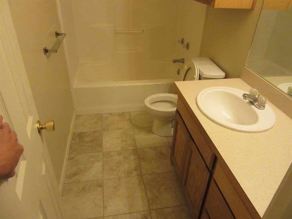 4528 Cole Dr - Photo 4 of 7