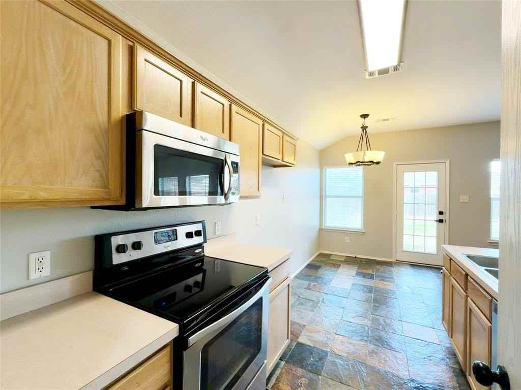 9013 Winding River Dr - Photo 7 of 12