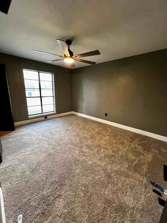 4649 Oak Knoll St - Photo 7 of 25