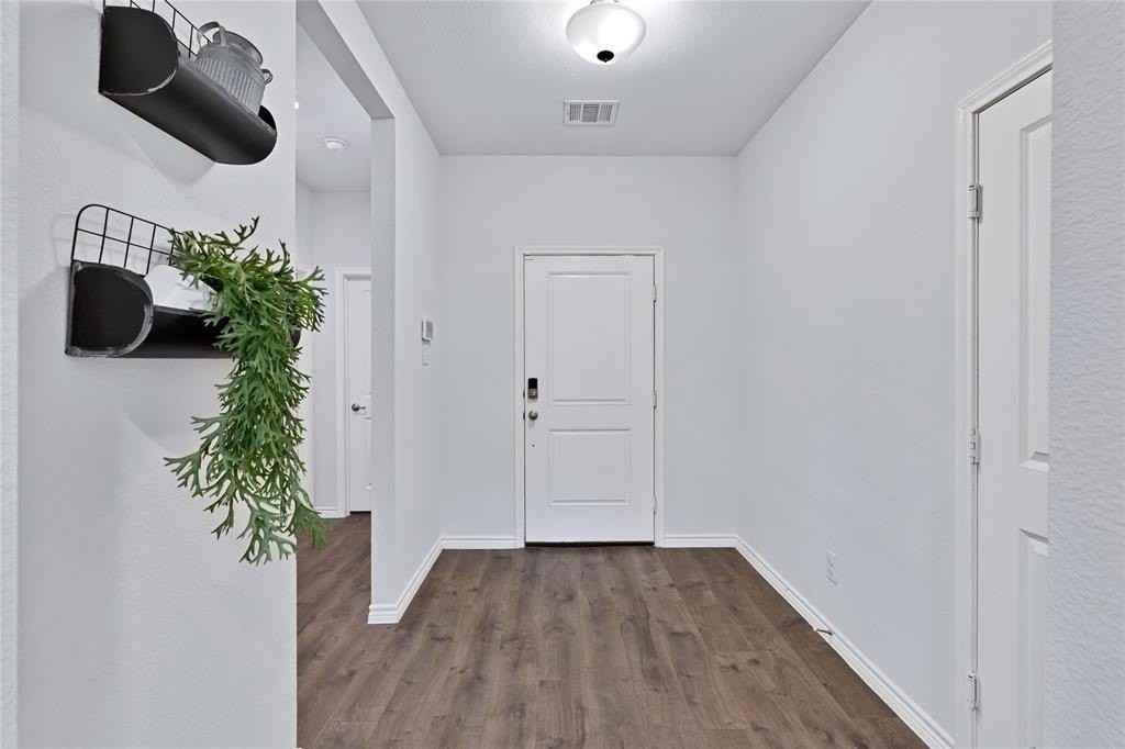 717 Rawhide Way - Photo 3 of 33