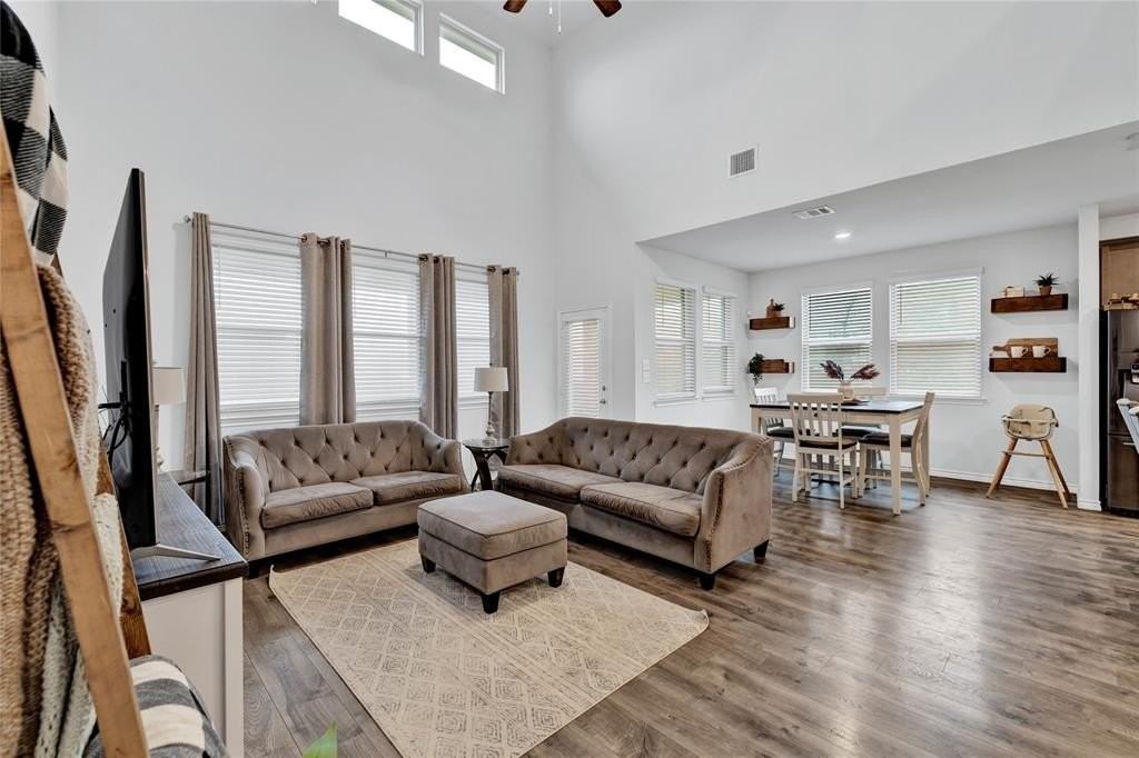 717 Rawhide Way - Photo 5 of 33