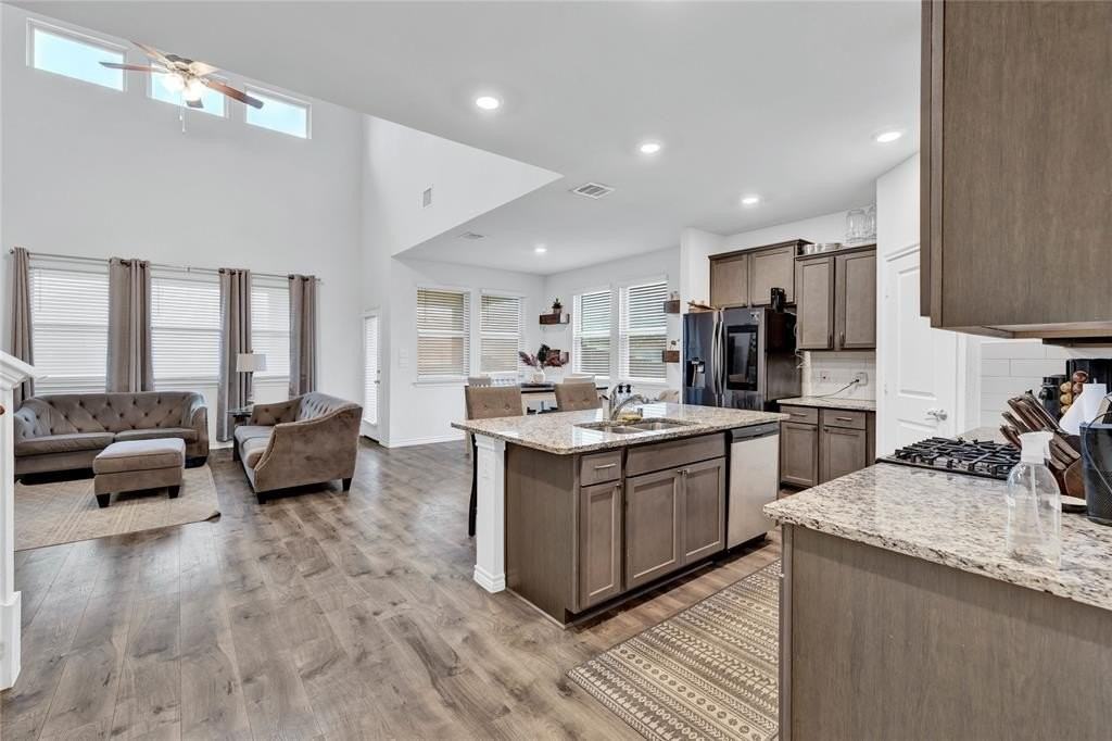 717 Rawhide Way - Photo 6 of 33