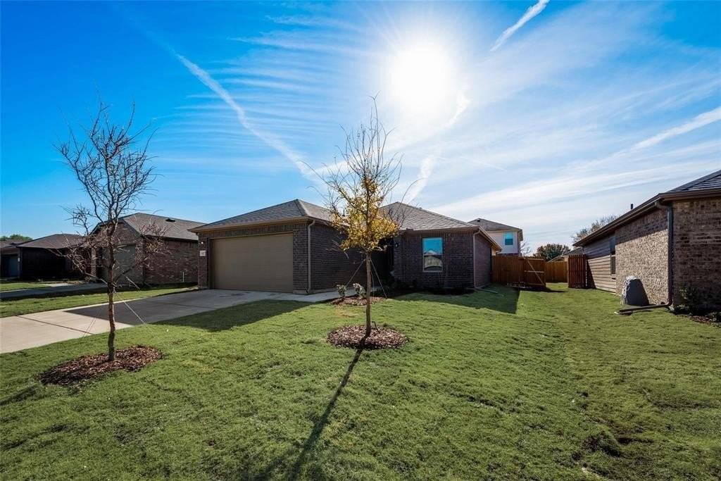 1427 Warringwood Dr - Photo 2 of 22