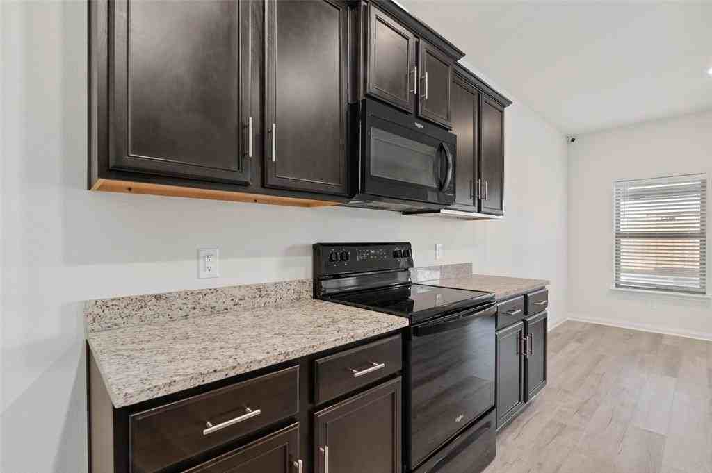 3004 Cliffview Dr - Photo 3 of 31