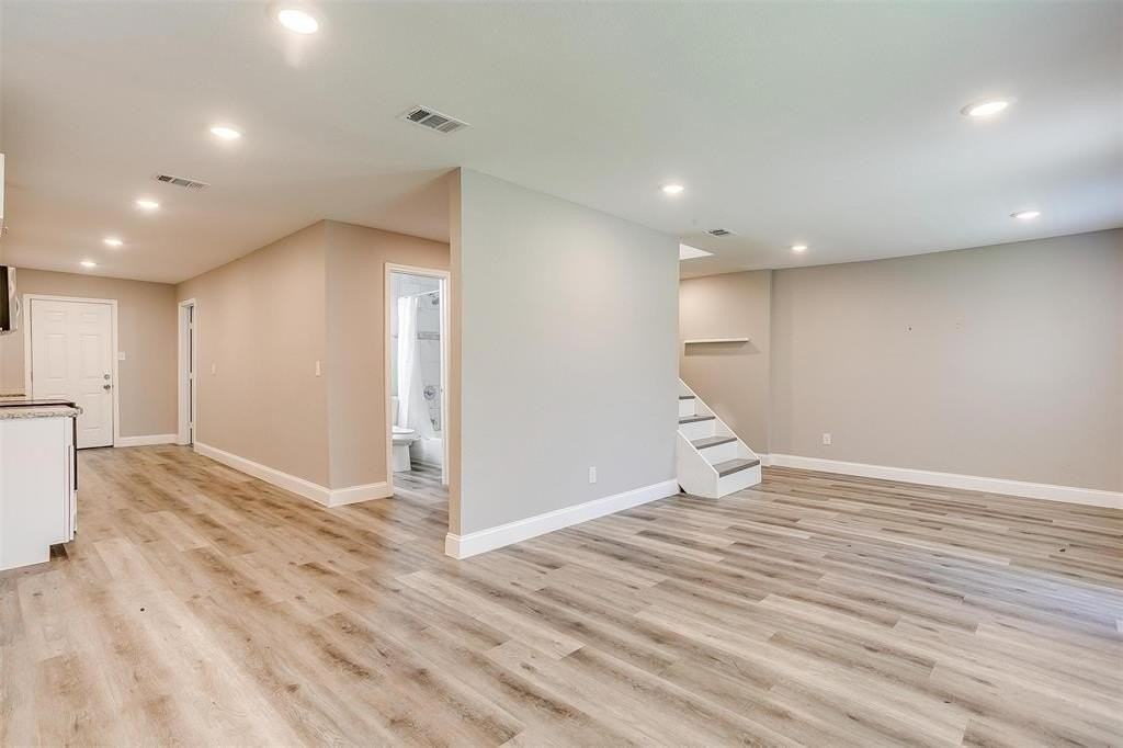 727 Stamps Ave - Photo 3 of 14