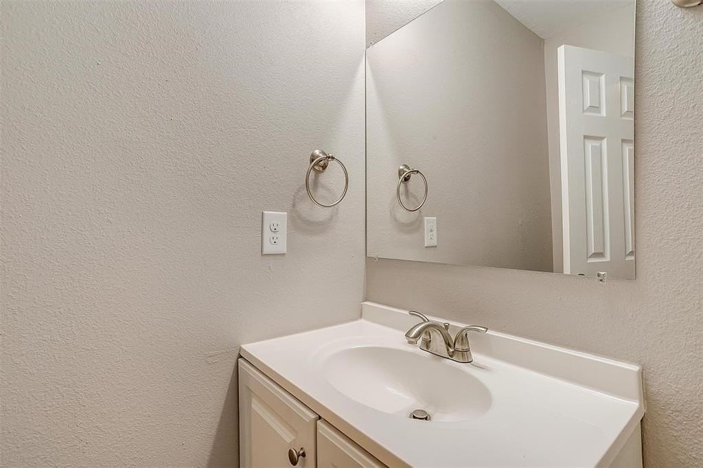 727 Stamps Ave - Photo 5 of 14