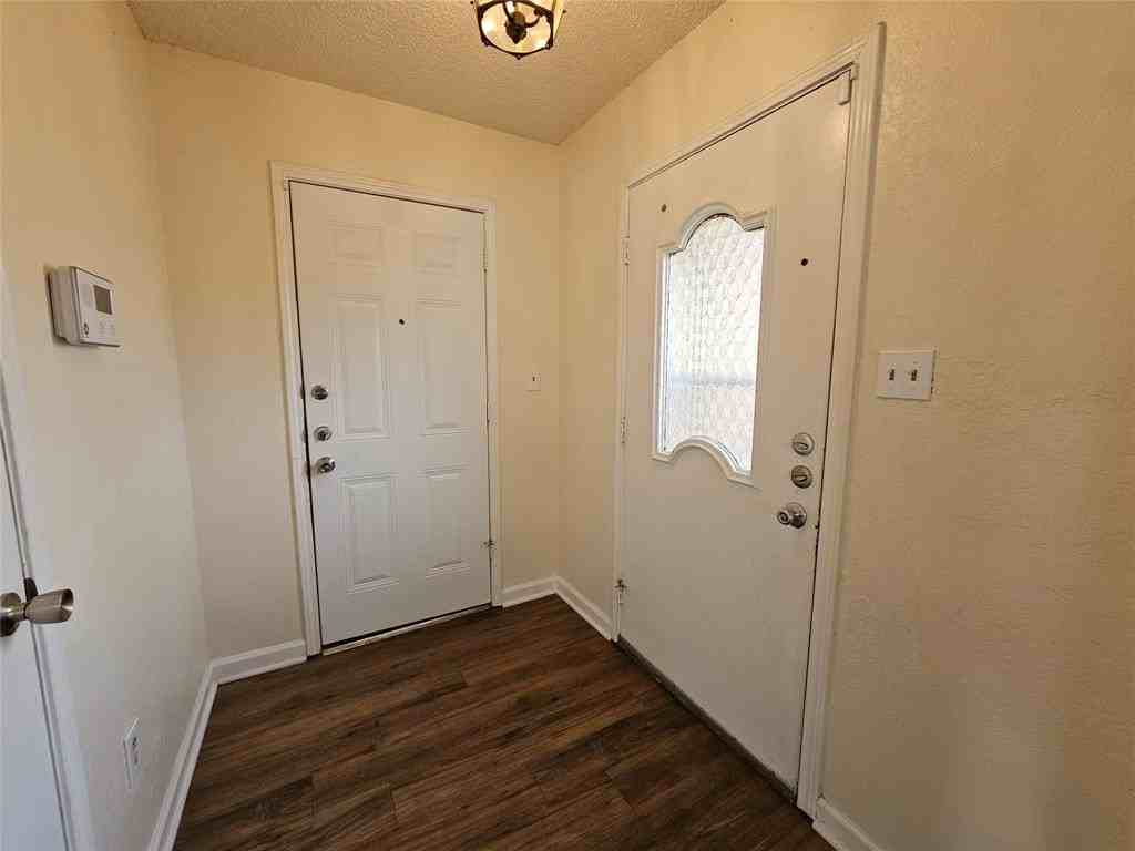 308 Royal Field Dr - Photo 4 of 9