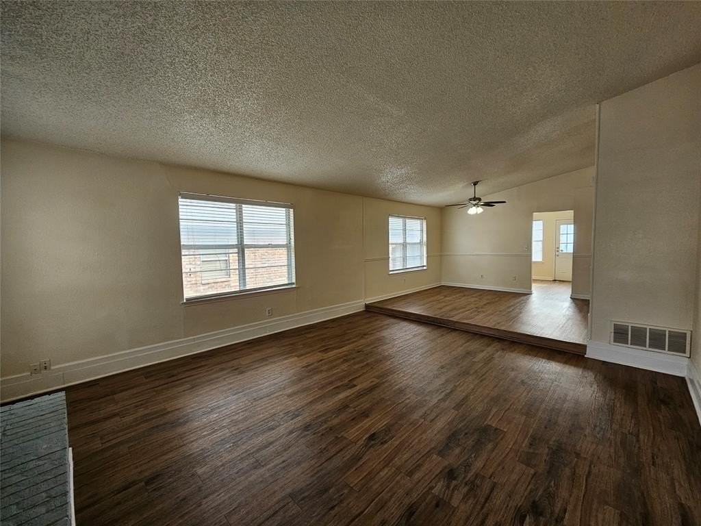 308 Royal Field Dr - Photo 5 of 9