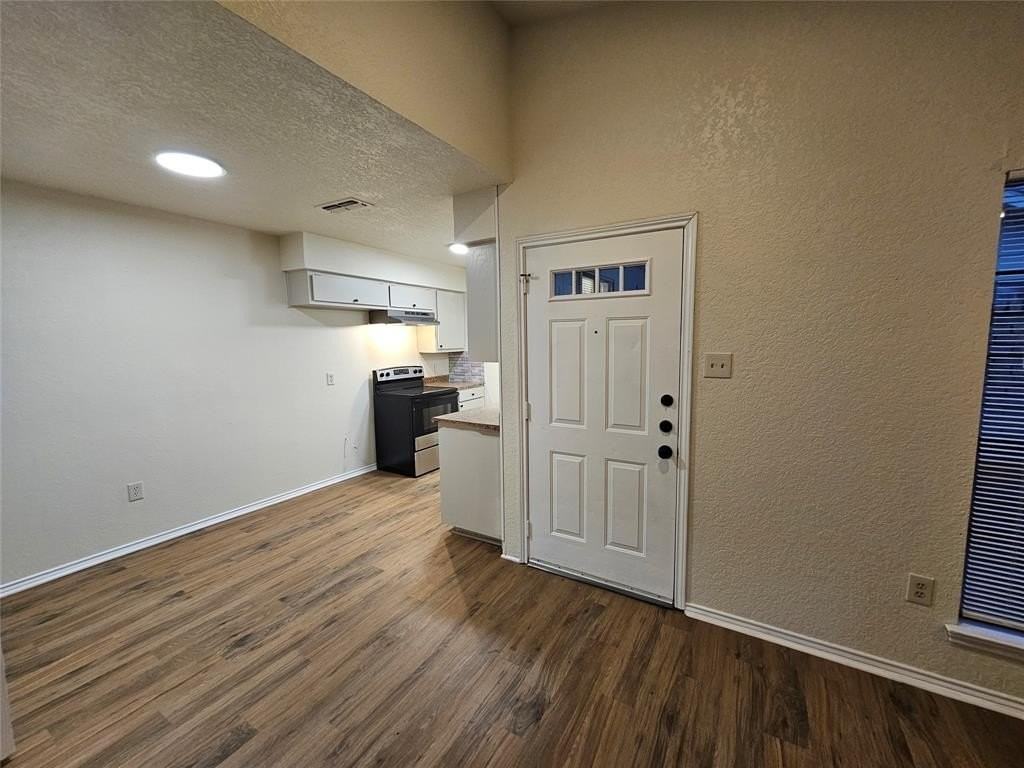 3149 Tudor Ln - Photo 4 of 21