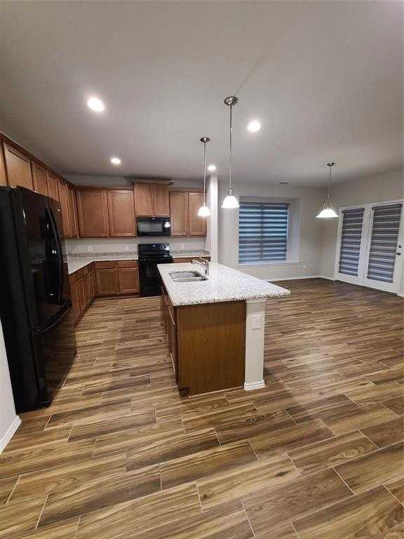 2105 Laurel St - Photo 4 of 23