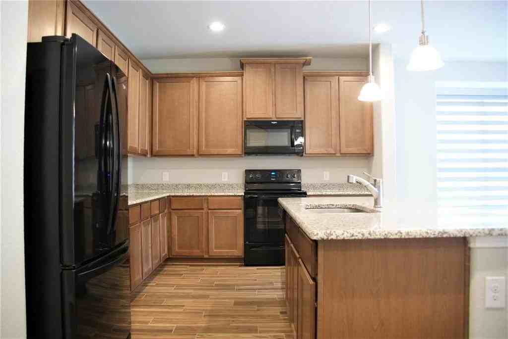 2105 Laurel St - Photo 5 of 23