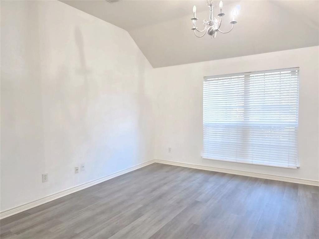 1610 Lake Travis Dr - Photo 2 of 14